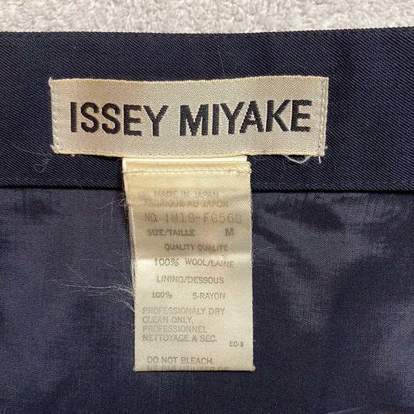Issey Miyake vintage navy wool wrap skirt - Picture 3 of 6